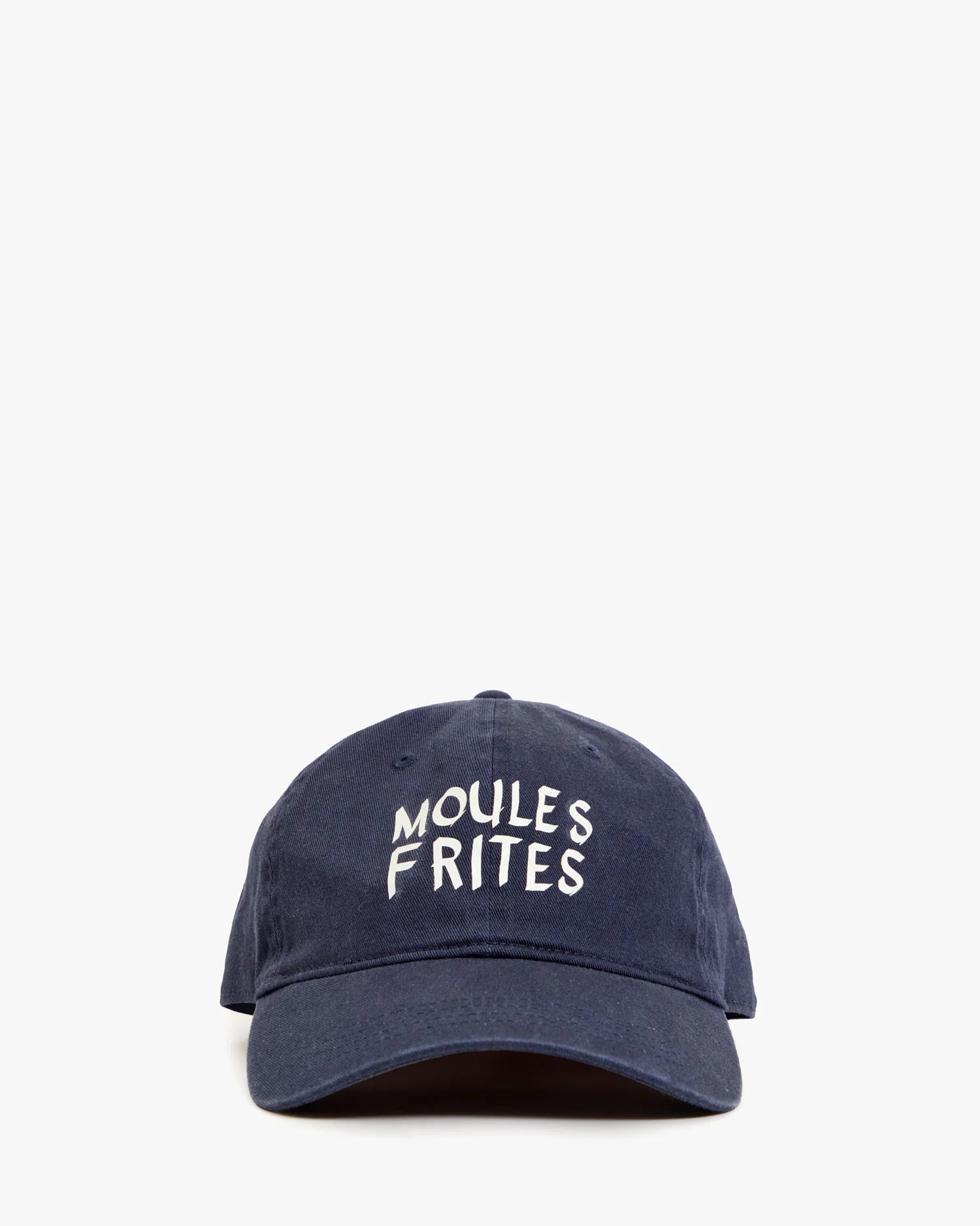 Navy blue cap with 'MOULES FRIITES' text on a white background